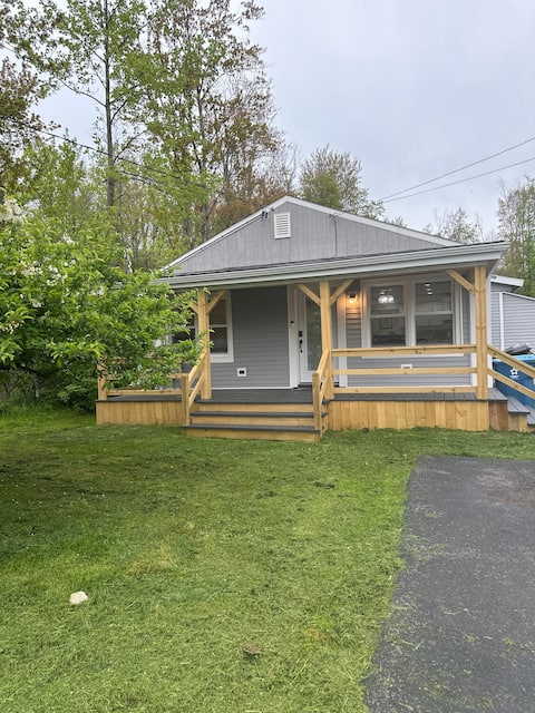 Cozy Cottage/ minutes walking distance from lake