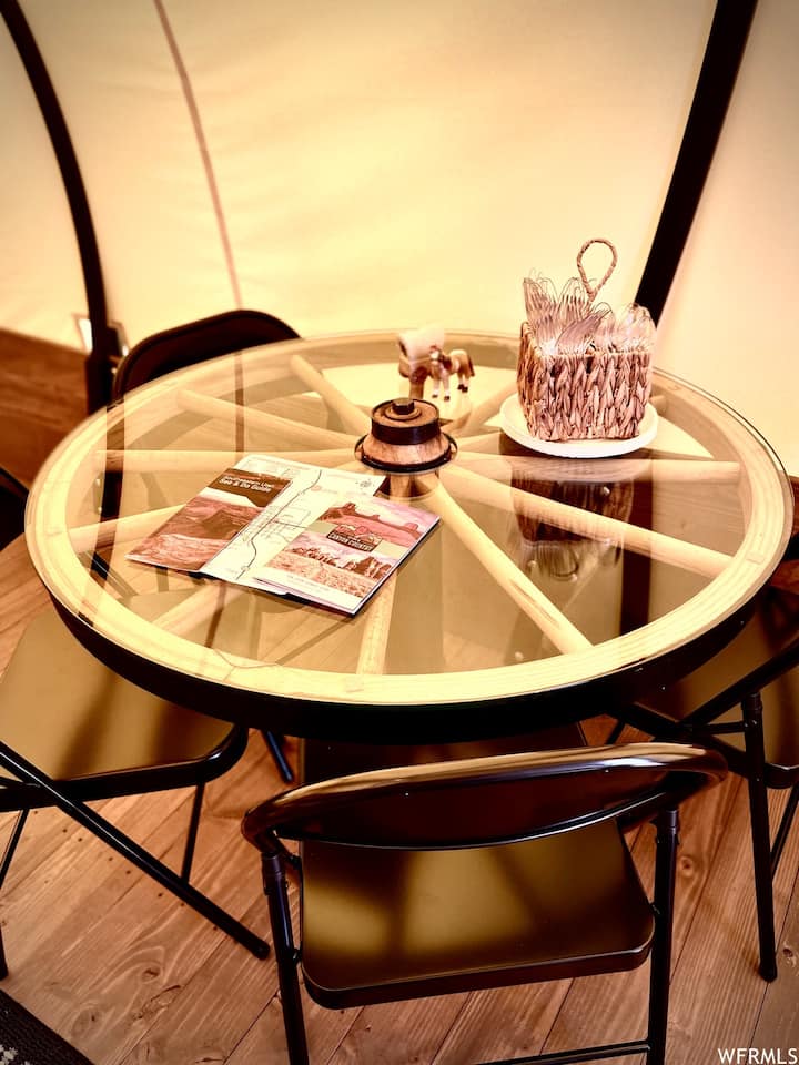 Unique Glamping Pioneer Wagons - Monticello, UT