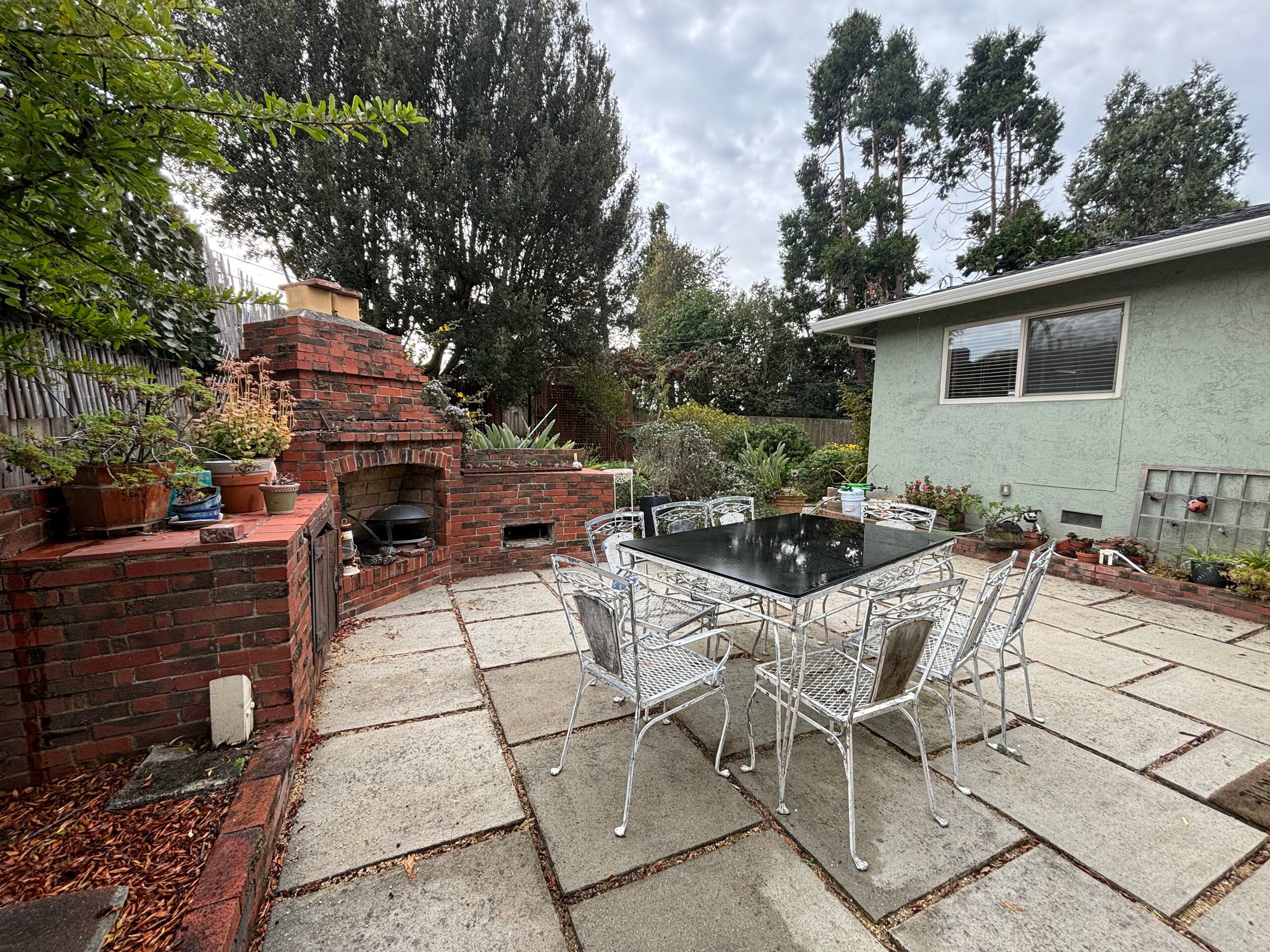 Midcentury modern home, parklike setting - Photo 6