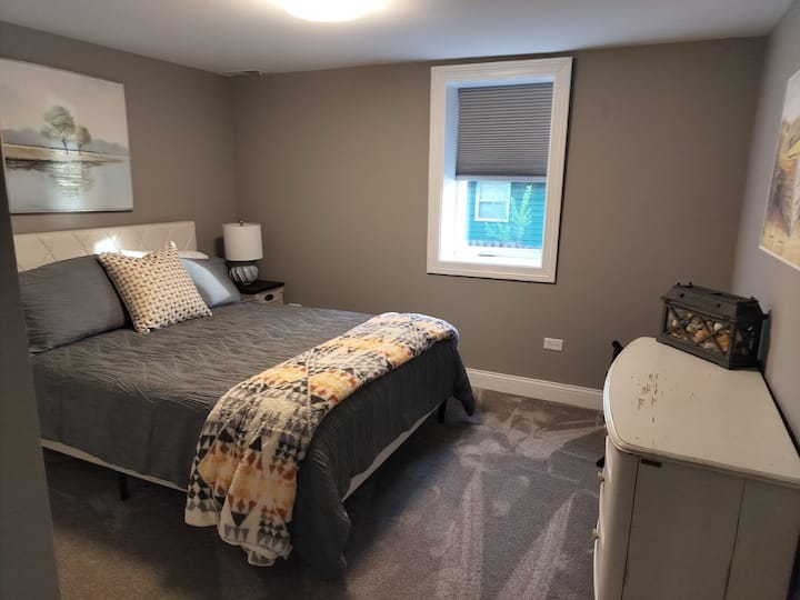 Მეხუთე საძინებელი ქვედა დონეზეა.