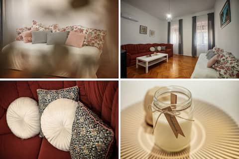 Top performing Airbnb: Lakeside - apartment with garden by the lake in Grad Imotski