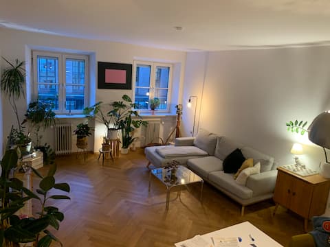Erfolgreiche Airbnb-Immobilie: two room flat near center in Sendlinger Feld