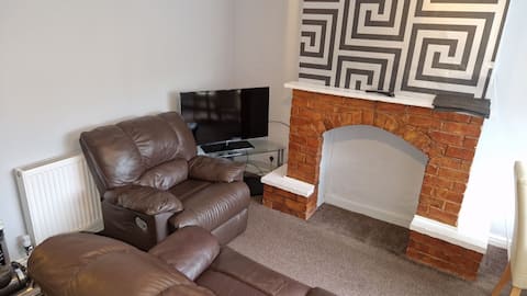 Top Airbnb: 4 bedroom house great for that family getaway in Perry Barr