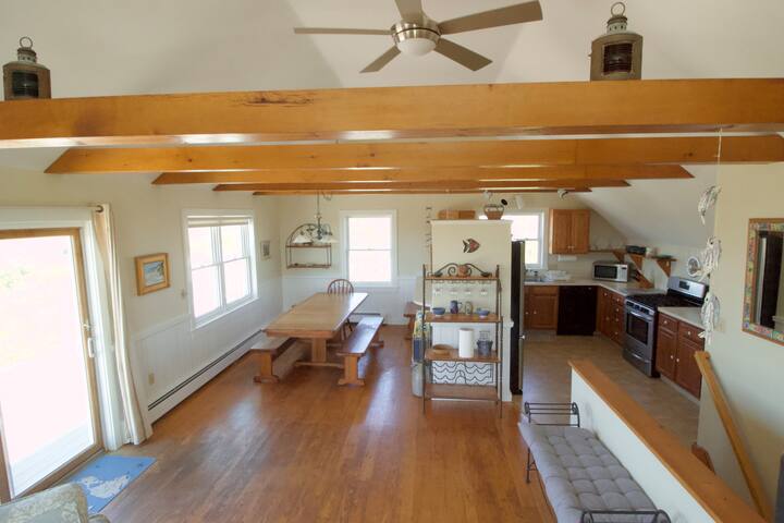 Compass Rose~ 3 BR 2.5BA Ocean Views gallery image 3