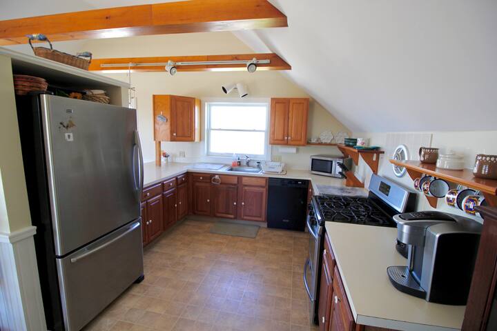 Compass Rose~ 3 BR 2.5BA Ocean Views gallery image 5