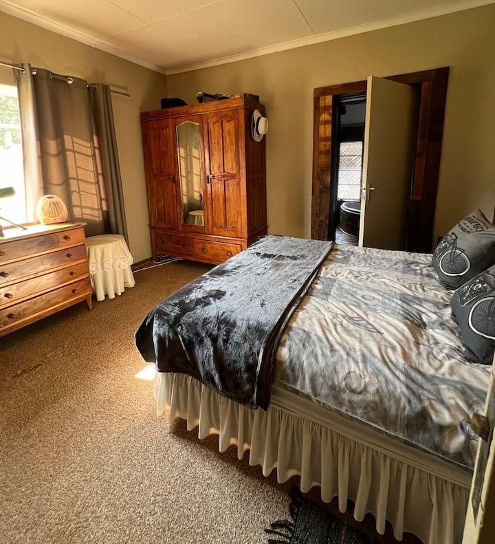 Main bedroom with ensuite