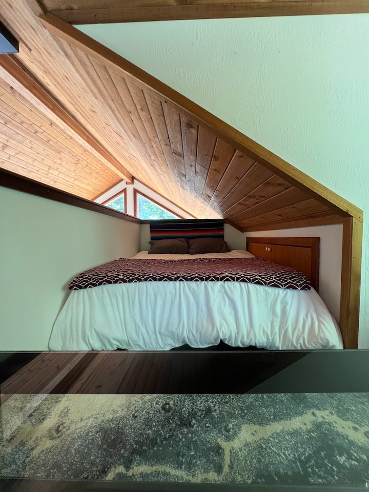 เตียงสไตล์ลอฟท์มุมสบายสุดๆ คุณจะไม่มีวันอยากลุกจากเตียง