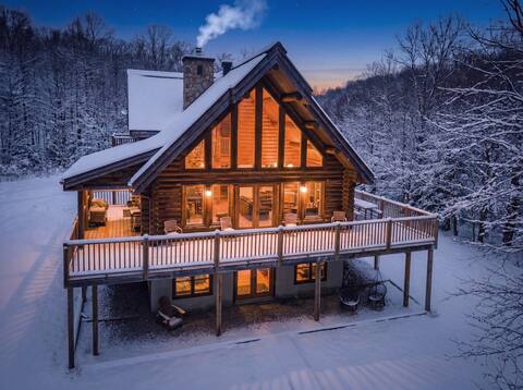 Successful Airbnb property: Log Cabin /16 Guest/Spa/Pool/Near Mont-Tremblant in Labelle