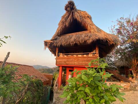 CasaLosQuiotes- Beautiful cabin with ocean views