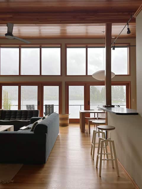 Stillwater Lakehouse - Waterfront on Lake Samish