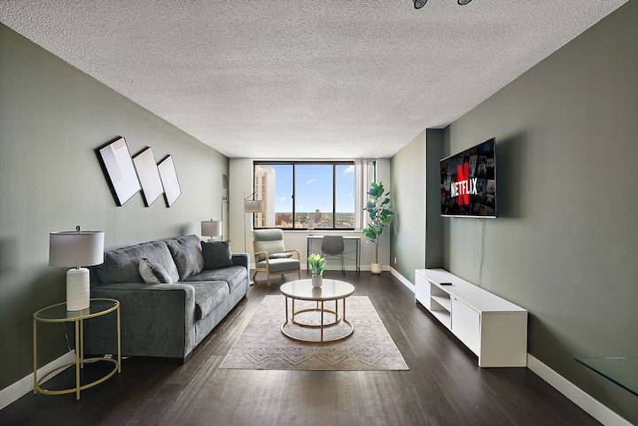 Downtown Sky Tower: Free Parking•pool•gym•hot Tub - Minneapolis, MN