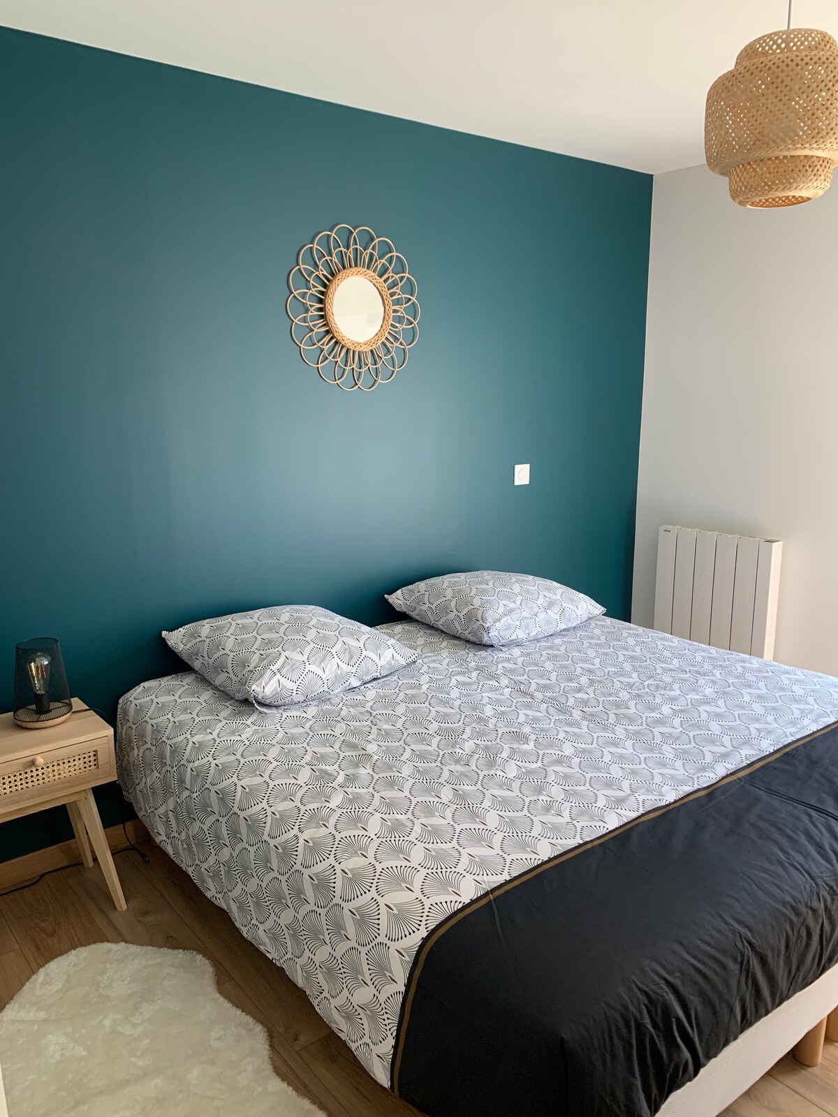 Საძინებელი ნომერი 2  (ორადგილიანი ან ორი ერთადგილიანი საწოლი)