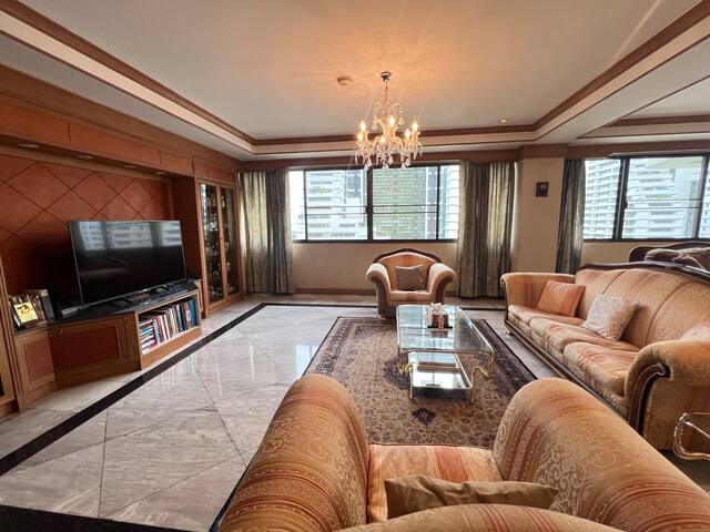 2 Bedroom middle of town in sukhumvit 39