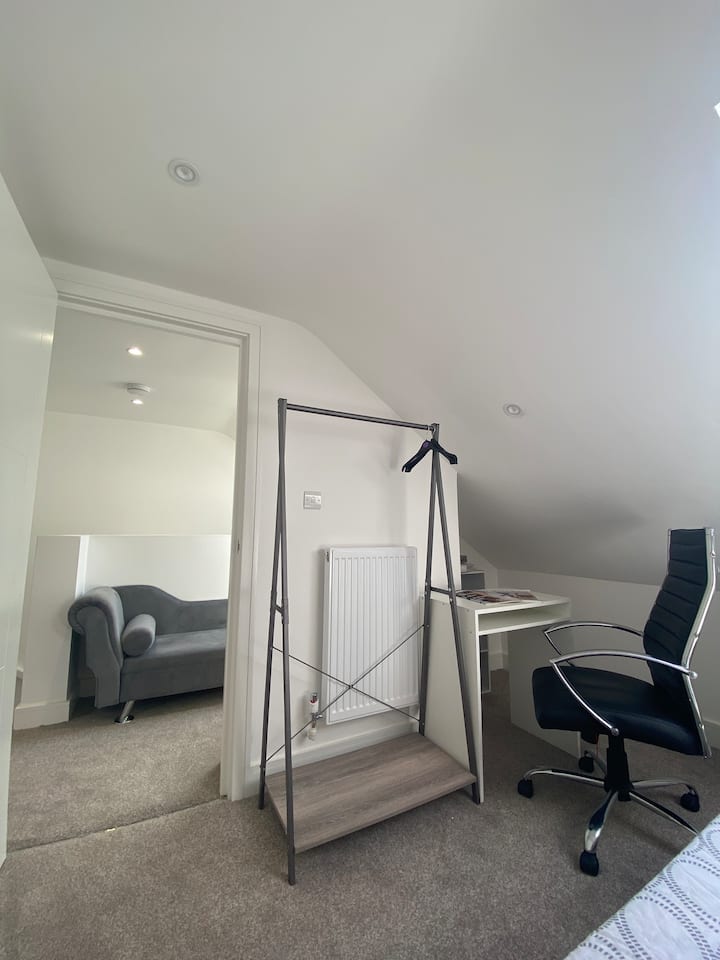 Bright&airy Room By The Station - Croydon