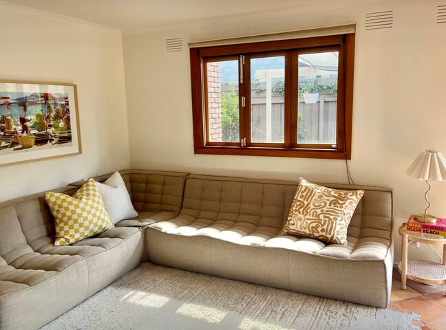 Resort Style Living, Sandringham! gallery image 2