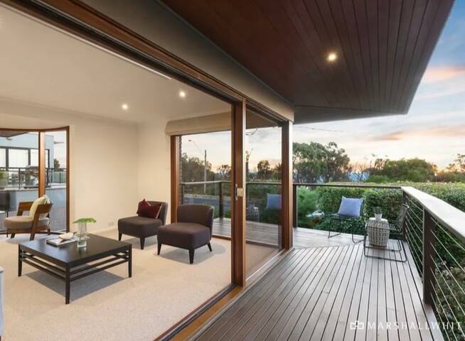 Resort Style Living, Sandringham! gallery image 3
