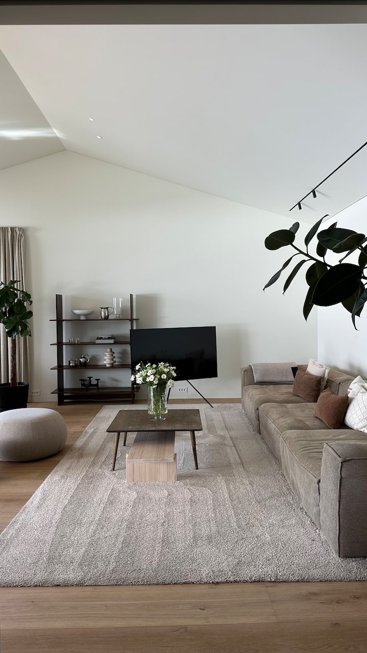 Seaside Villa With Stunning Mountain Views - Ålesund