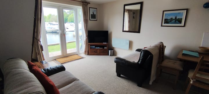 Bure Cottage, Cosy & Comfortable - Horning