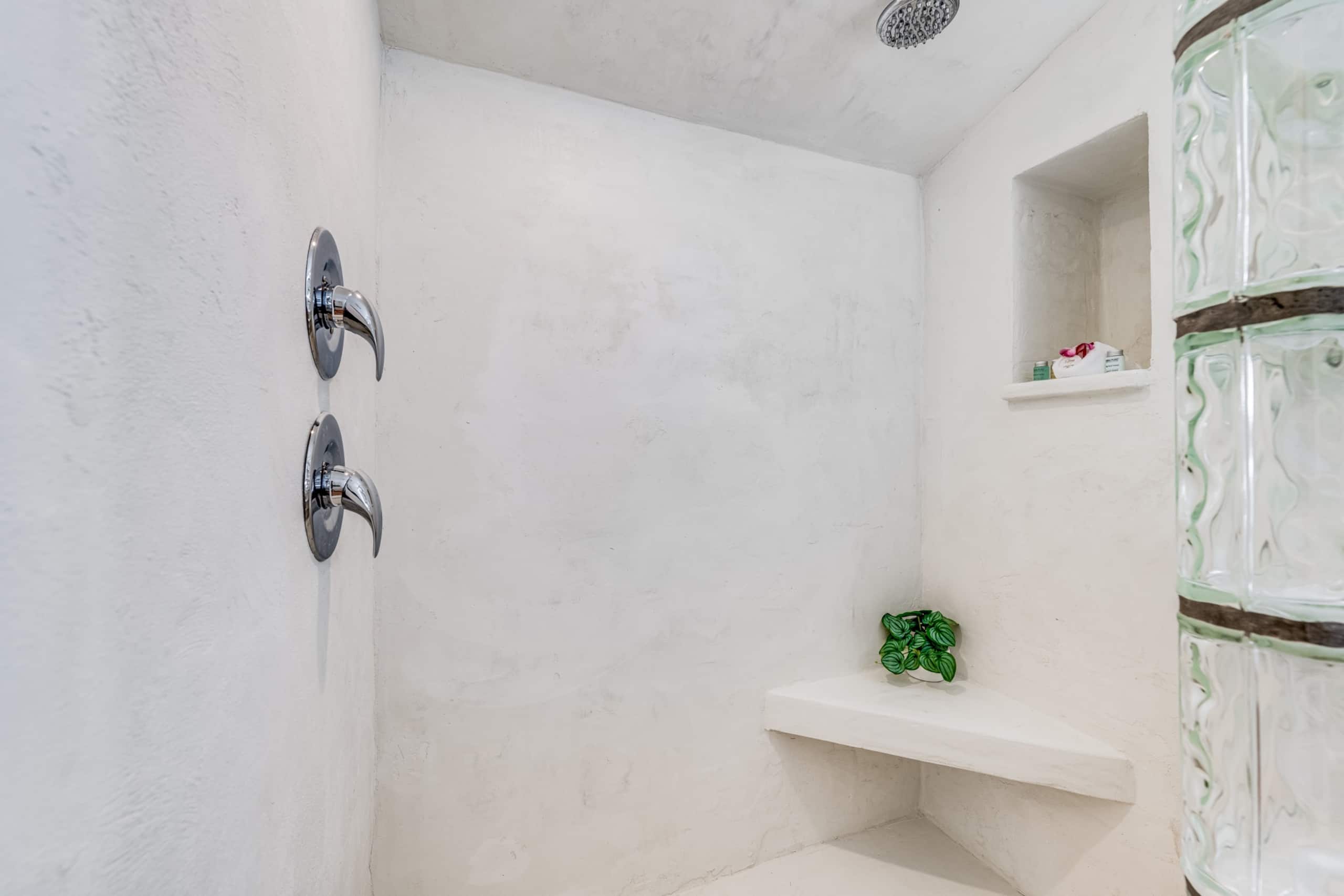 Condo in Wailuku · ★4.98 · 2 bedrooms · 3 beds · 2 baths - Image 26