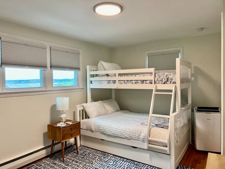 Twin over Full bunkbed with Twin trundle 