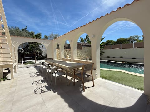 Villa for 15 people • Swimming pool & spa • 5 suites • Air conditioning