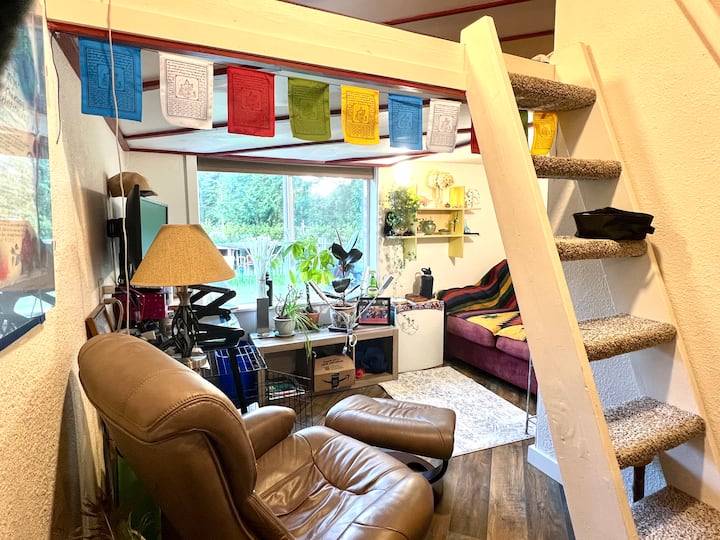Saunashower, Hottub, Ebikes, Meadows: Sleeps 4 ! - Bainbridge Island, WA