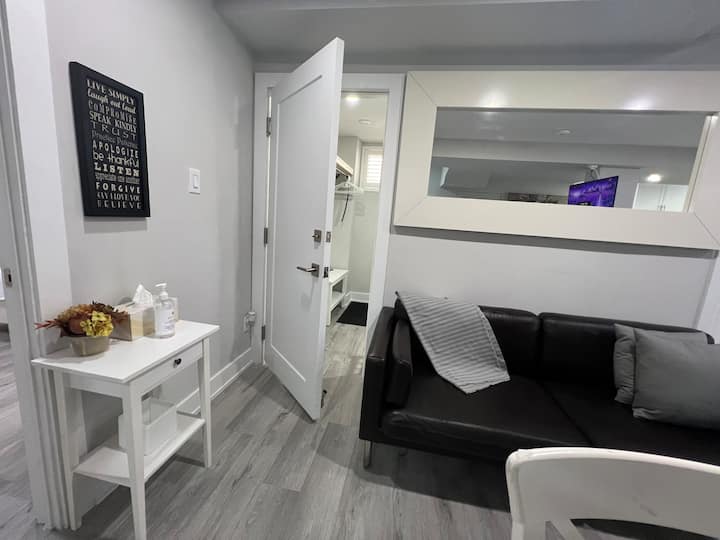 Updated Private 3bd/1.5ba / Guests Suite/2parking - Vaughan