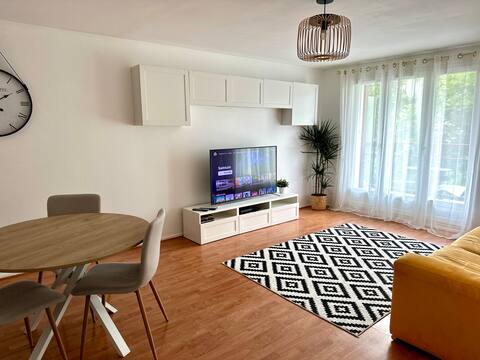 Charming lake view apartment