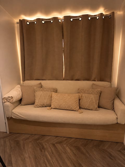 Annonce Airbnb populaire: Cozy mobile home with terrace – Beauval & Châteaux à Veuzain Sur Loire