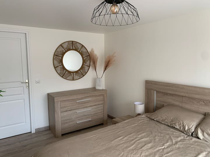 Chambre Et Salle De Bain - Roissy-en-France