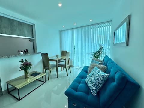 2BR Apt–Fast WiFi–Gym–Jacuzzi–Close to Everything