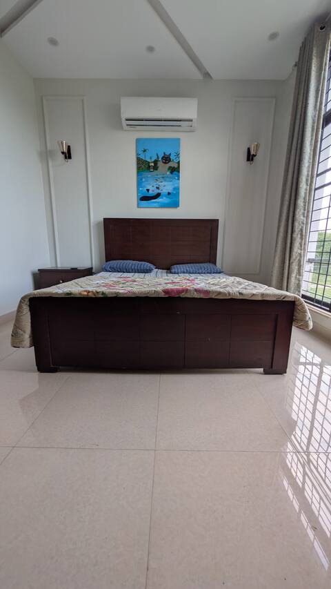 Luxury Room in DHA | Cozy, PS4, Music,