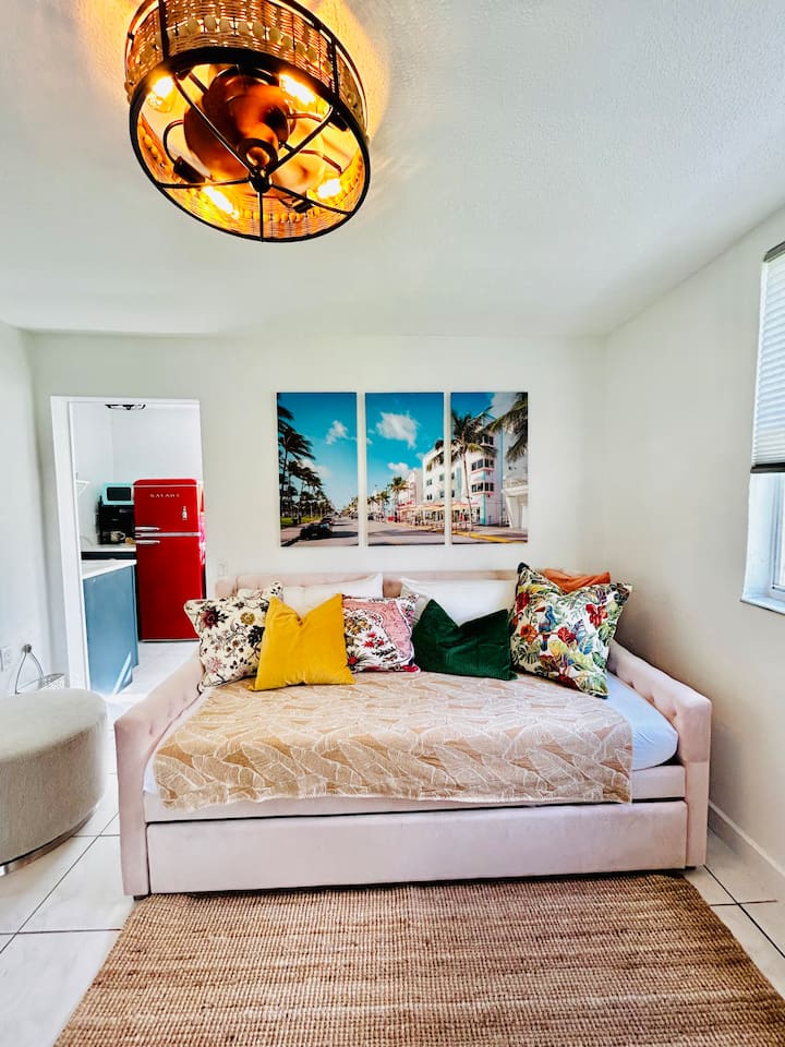 Miami Tropical Gem Charming With Salt Pool - Miami