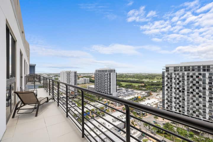 Elegant Doral Living: 3br, 3 Baths - Hialeah, FL