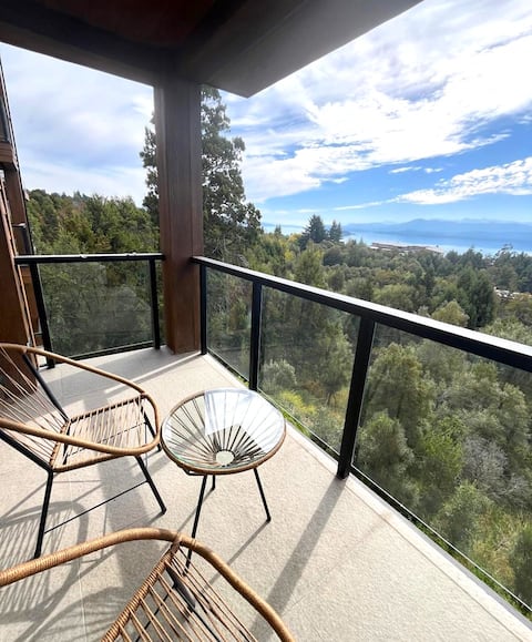 Popular Airbnb listing: Apartment overlooking Lake Nahuel Huapi in Río Negro
