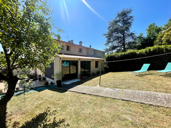 Large family home near the canal in Agen