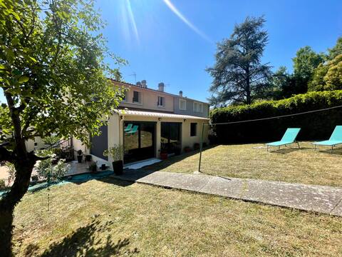 Large family home near the canal in Agen