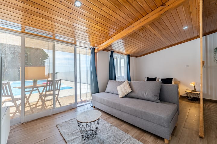 Wake Up With The Sea Breeze- House With Pool Ap1 - Labruge
