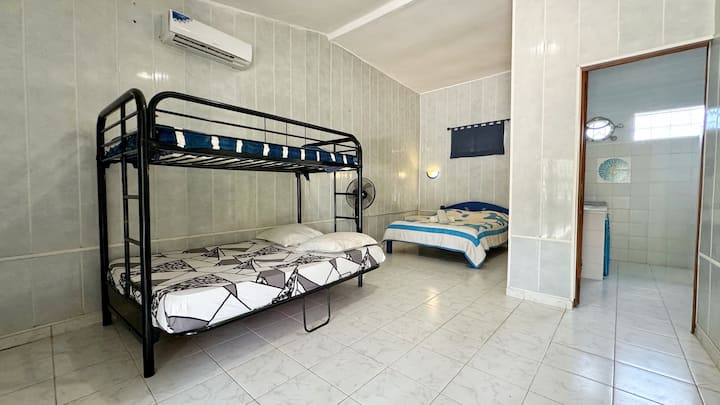 Schlafzimmer 4