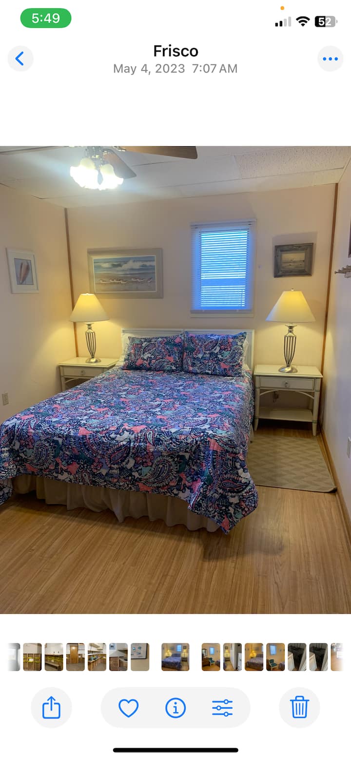 标准双人床卧室