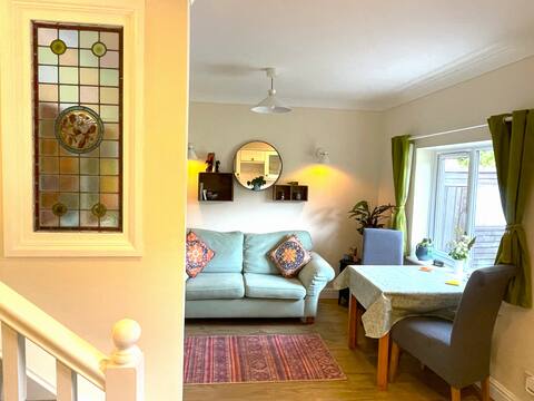 Popular Airbnb listing: Bowen Cottage @ Pink Heather in Berrynarbor