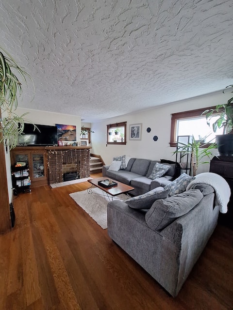 Successful Airbnb property: Beautiful home in South Hills w/ HOT TUB! in Old Brooklyn