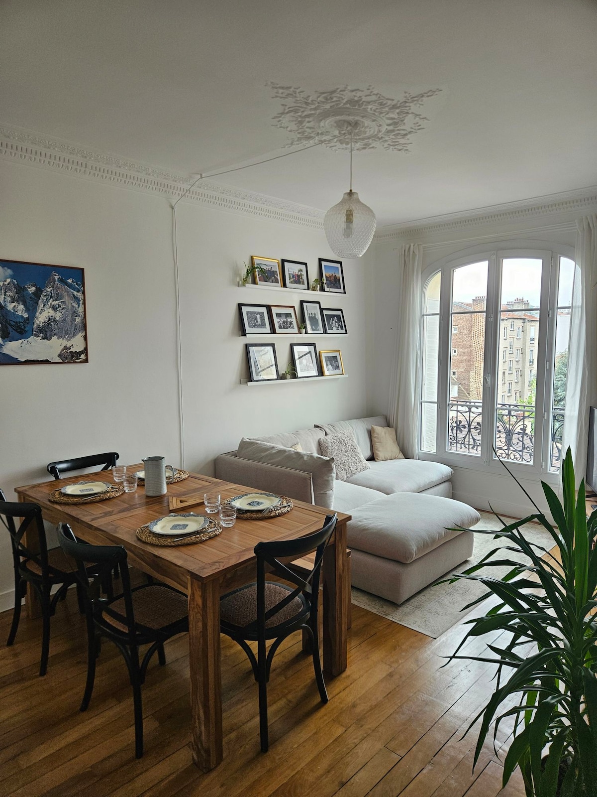 Successful Airbnb property: Bright apartment 18 minutes from Paris in Clamart