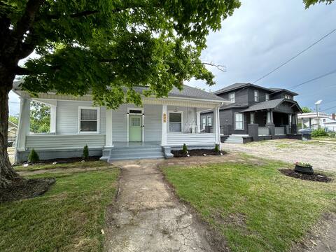 Stunning Dual Home Near Kerr Lake Sleeps 27 People