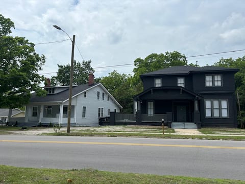 Stunning Dual Home Near Kerr Lake Sleeps 22 People