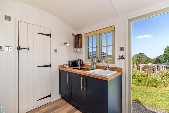 Romantic Peaceful Shepherd’s Hut+coastal Walks+ev - New Quay