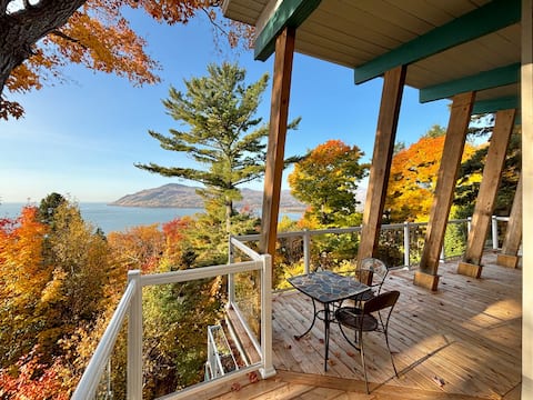 Cottage with water view and hot tub - Le pin blanc