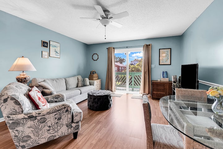 Cherry Grove Gem, Walk To The Beach! - North Myrtle Beach, SC