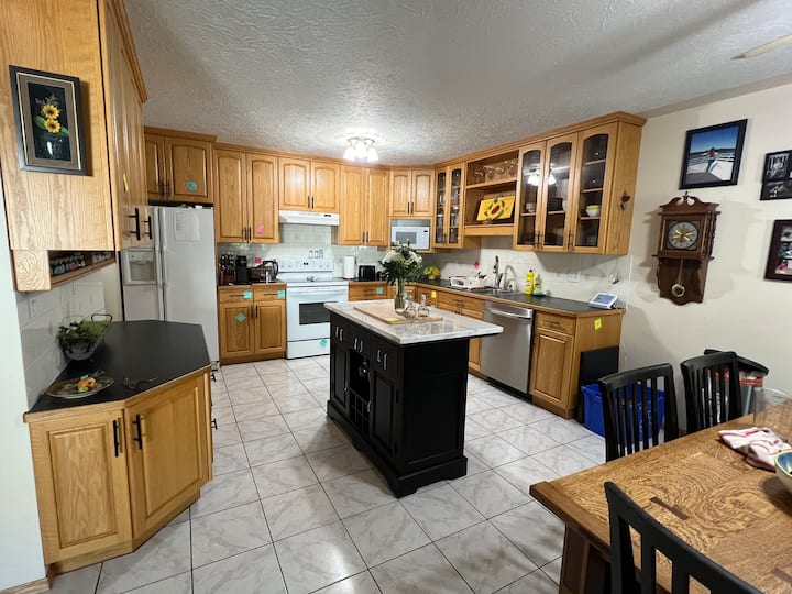 Private Room In Woodlea (2)- Non Smoking - Red Deer