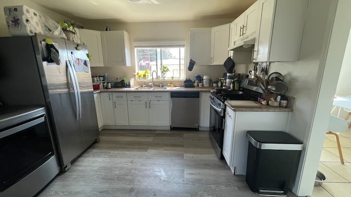Sunny Suite W/ Private Entrance - Santa Monica, CA
